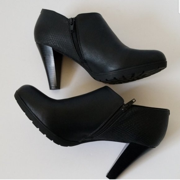 Whitemt. Black Booties Ankle Boots 
NWOT! Size 9.5 - Picture 4 of 8